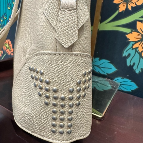 Yves Saint Laurent Vintage Studded “Y” Dome Satchel in Pebbled Beige Leather - Picture 6 of 10